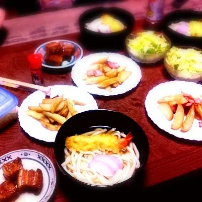 えび天うどん ジャーマンポテト 角煮 サラダ|ゆかびっちさん