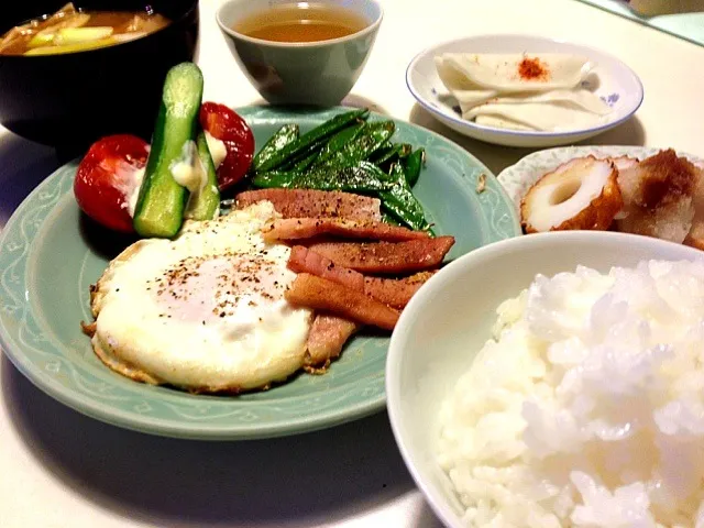 日曜のハムエッグ朝ごはん🍚|sasaちゃんこ😎さん