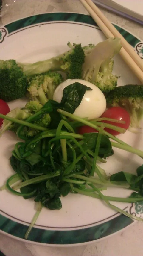 Snapdishの料理写真:soinach brocolli tomatoes egg white and seaweed|staphanyさん