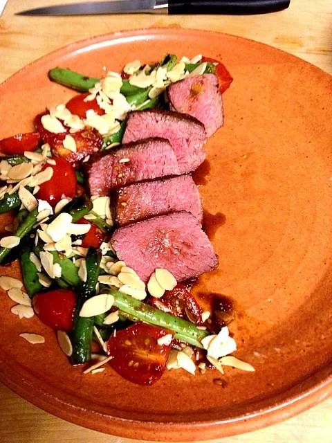 Beef, greenbeans, tomatoes, almonds, teriyaki sauce|andrew franciscoさん