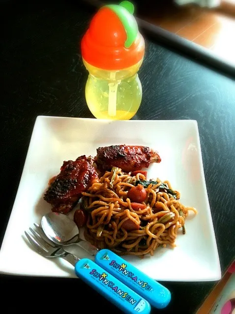 [Sunday lunch] Fries Noodle & Oven Tomato Chicken Wing|keikeilimさん