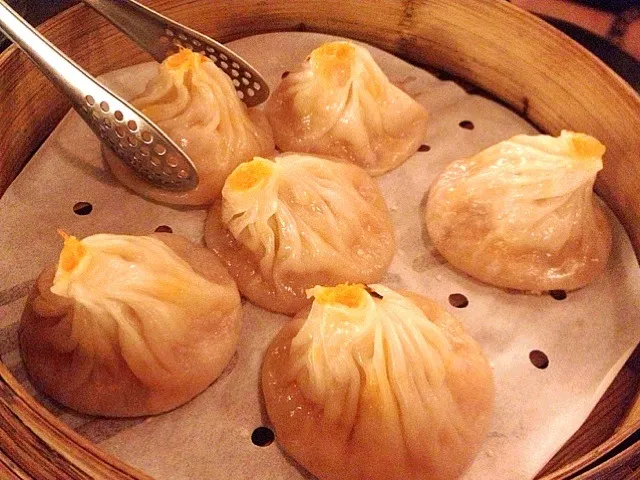 Xiaolongbao, soup dumplings|cloudburstさん