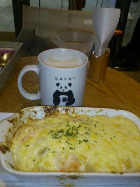 Snapdishの料理写真:ラファエロ展の前にドリア&カフェラテランチ|rose7さん