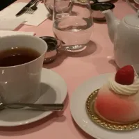 FAUCHONのレアチーズケーキとフォーティートゥという甘酸っぱい紅茶セット|ユカリン！さん