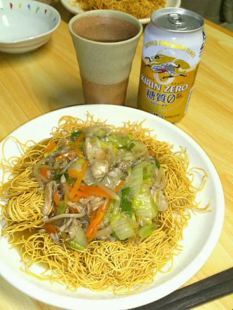 Snapdishの料理写真:パリパリ皿うどん fried noodles on vegetable|ぷーさん