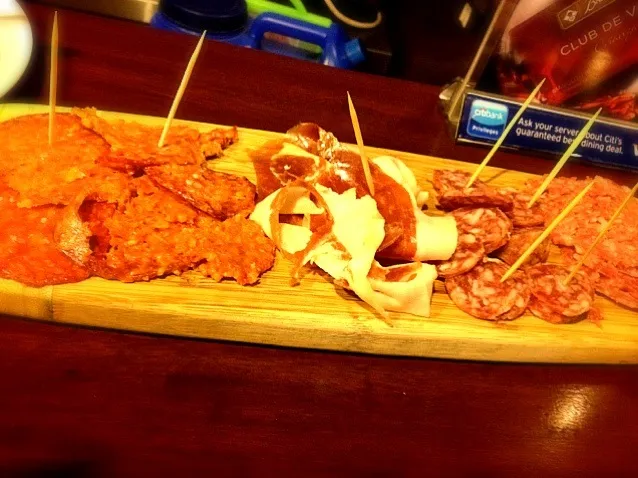 Snapdishの料理写真:Mix tapas platter|Yoku kuu kyaku daさん