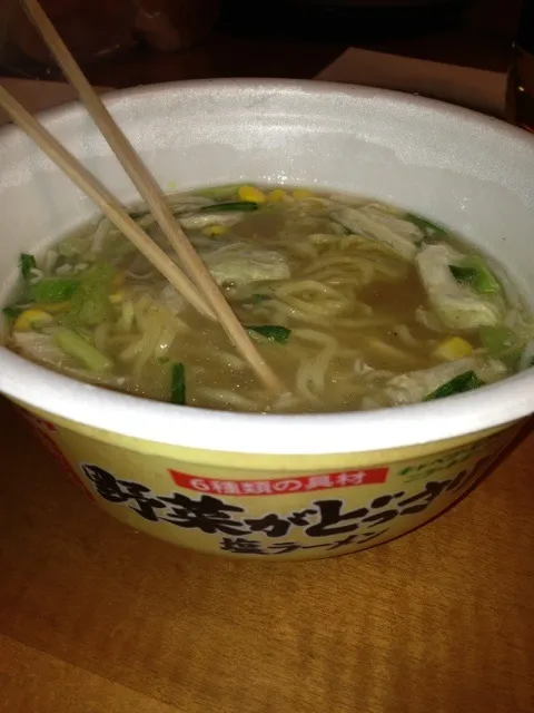 凄麺 野菜がどっさり！塩ラーメン 炒めた野菜の風味が効いた濃厚スープ|中華蕎麦 銀時さん