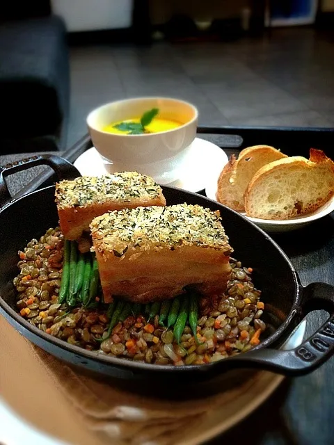 Brined roasted belly of pork with herbed crust/塩漬け䐁ばら肉のハーブパン粉焼き|rick chanさん