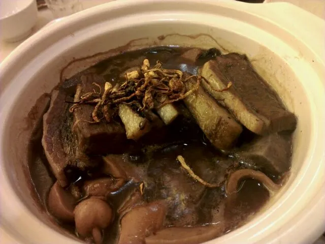 Braised pork with yam in claypot|Yen Tanさん