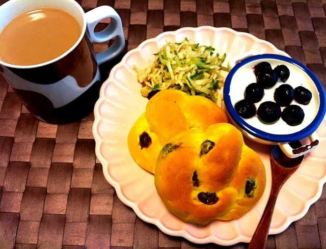 にんじんパンの朝ごはん|有山さん