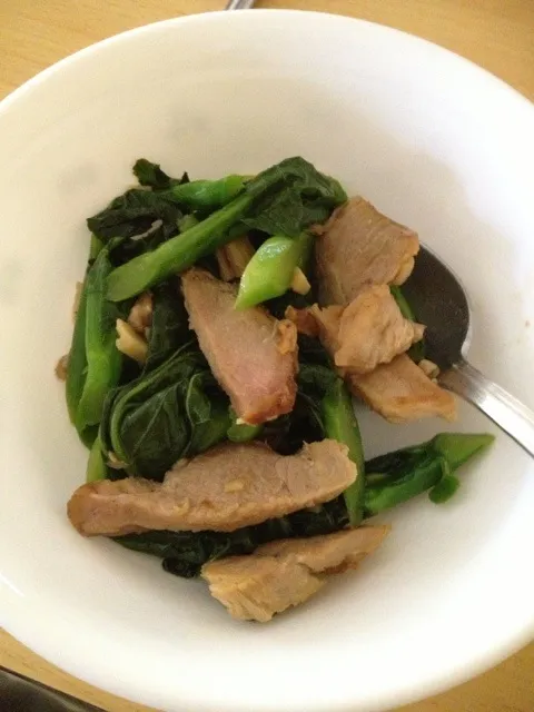 Chinese broccoli and meat :) I had two empanadas for breakfast!!|elaineさん