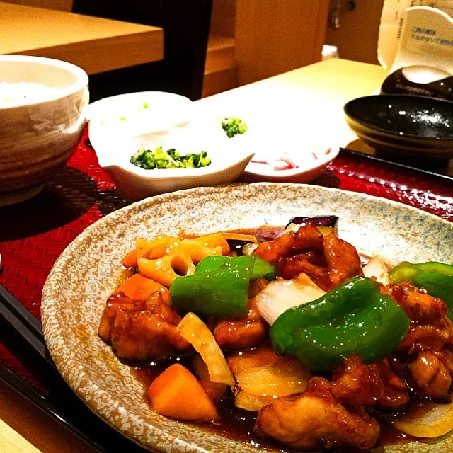 若鶏の黒酢炒め定食。@百菜 旬|かじぃさん