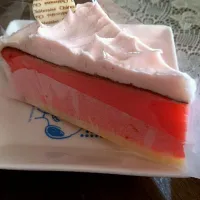 Snapdishの料理写真:さくらのムースケーキ　シャトレーゼ|みなさん