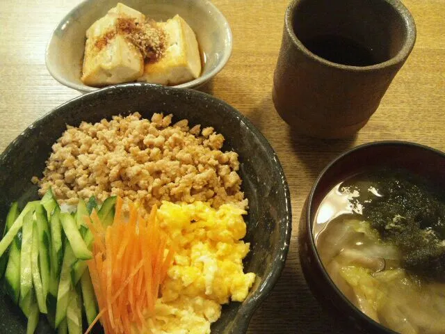 Snapdishの料理写真:3/4 そぼろ丼|まみりんさん