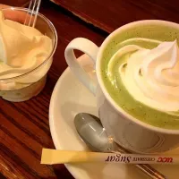 Snapdishの料理写真:ソフトクリーム息子、抹茶ラテ私|やすこさん