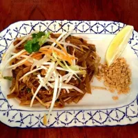 Snapdishの料理写真:Pad Thai|charmaine leongさん