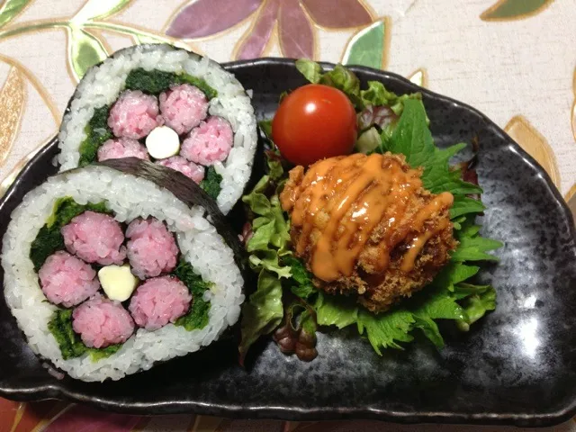 桃の花の巻き寿司と高野豆腐のコロッケ|chuさん