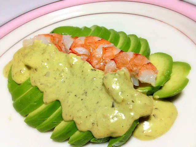 海老アボカドマヨバジルソース🍴|多華琥さん