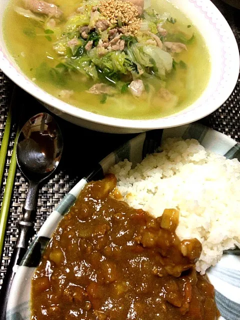 #夕飯 柔らか肉野菜塩ラーメン(すらないゴマを追加して)カレーライスセットで。口の中の痛いとこもスルーって通過するさ。おかげでいっぱい食べられた。|ms903さん