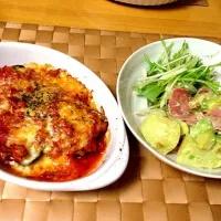 Snapdishの料理写真:なすのミートグラタン&アボカドとじゃがいもとペッパービーフのサラダ|ふぅさんのママさん