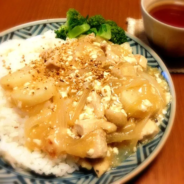 新たまねぎと長芋、鶏こま切れの豆腐餡掛けごはん|mikochieさん