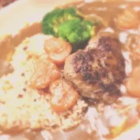 Snapdishの料理写真:誰でも大好きやろ〜ハンバーグカレー|emiさん