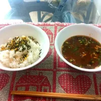 Snapdishの料理写真:ごはん、インスタントお味噌汁|あいりんさん