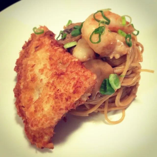 Snapdishの料理写真:Coconut/Panko crusted Cod  with Vermicelli  Noodles with a sweet & spicy Creamy Hoisin sauce with Shrimp and Mushrooms.|Brian Churchillさん