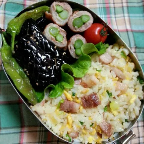 Snapdishの料理写真:みどりさんの焼き豚で炒飯弁当|キヨシュンさん