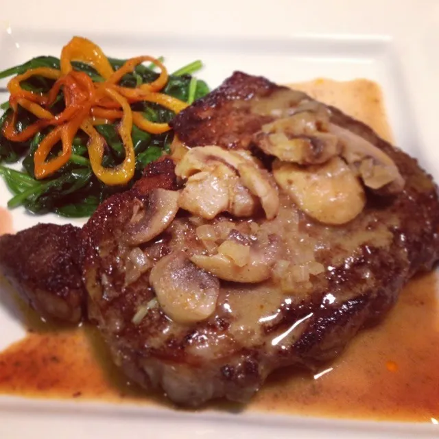 Ribeye steak with a thin Dijon/horseradish Beer/butter sauce.|Brian Churchillさん