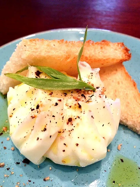 Sou vide egg and garlic toast|tu dinhさん