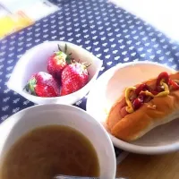 Snapdishの料理写真:onion soup & hotdog|児玉さん