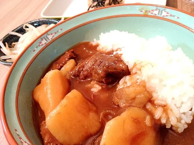 牛すじカレー じゃがいも盛り過ぎた|きむらゆりかさん