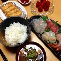 お刺身、ハッシュドポテト、ご飯、味噌汁、いちご|ヌーちゃんさん