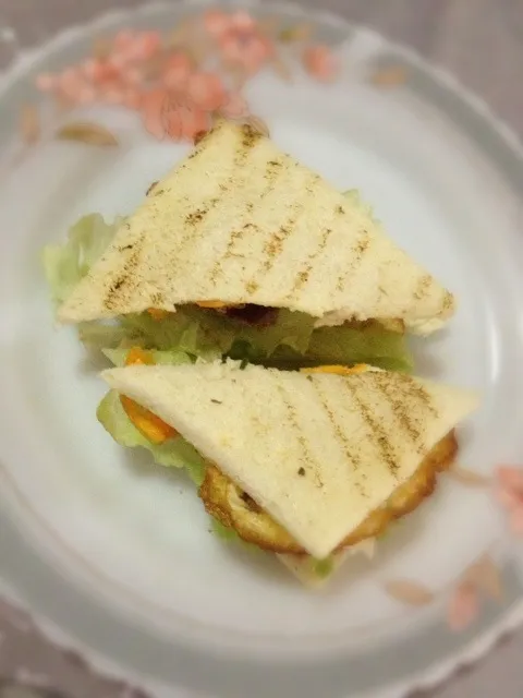 Egg n cheese sandwich|caesa ciptamiさん