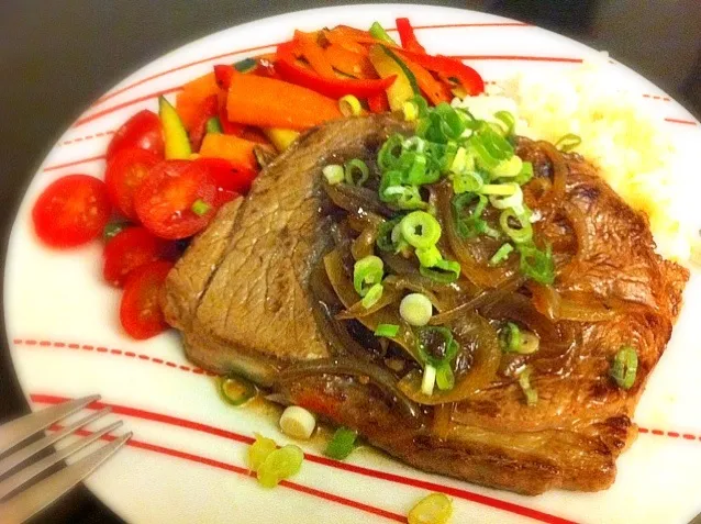 beef steak served onion sauce japanese style|tomomi tawaraさん