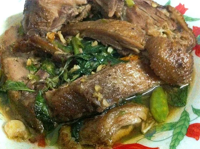 Spicy fried duck with basil leaves(ผัดกระเพราเป็ด)|chayaneeさん