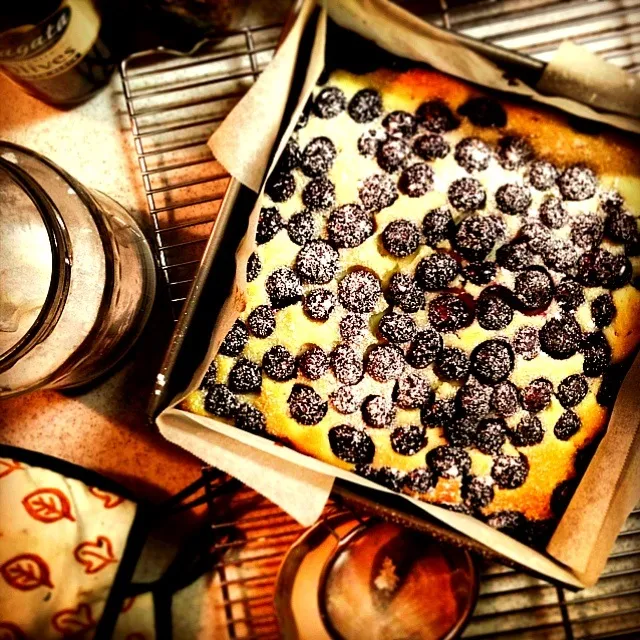 Snapdishの料理写真:Easy blueberry cake|Yuka Nakataさん