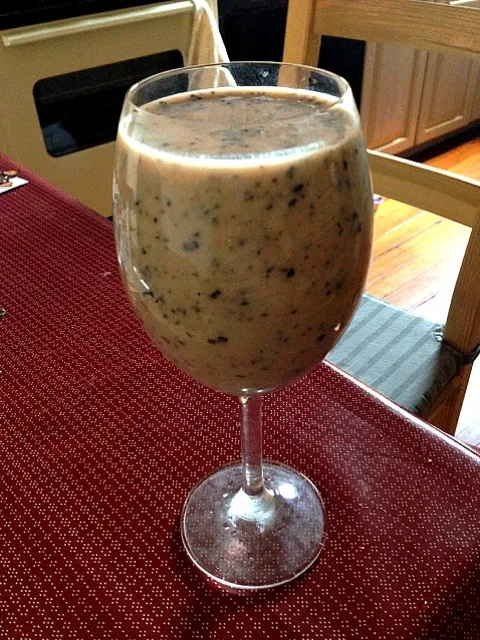 Banana blueberry silken tofu smoothie with coconut water and chia seeds|georgianaさん