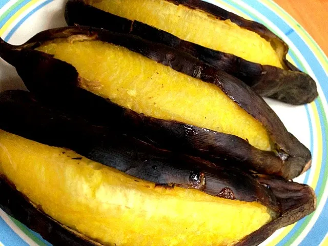 Roasted sweet bananas (กล้วยเผา)|SuperNuj Jutamasさん