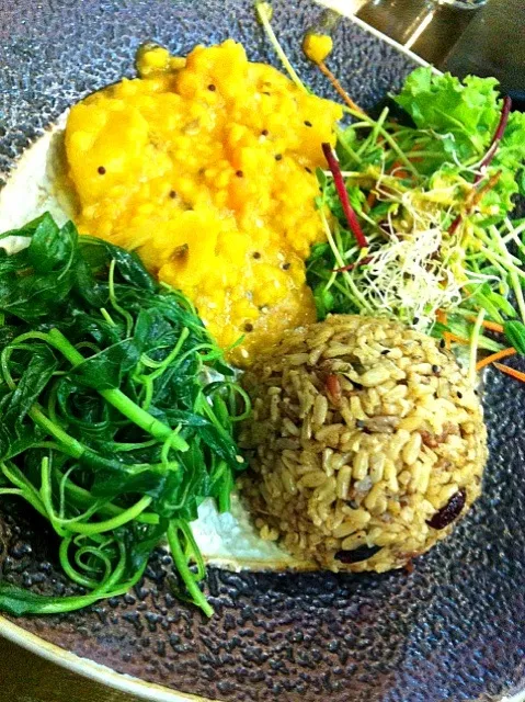 Brown rice with steamed vegetables|tiffany chendrainyさん