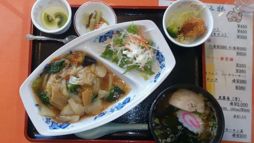 日替りランチ 中華丼＆半ラーメン|ちーさん