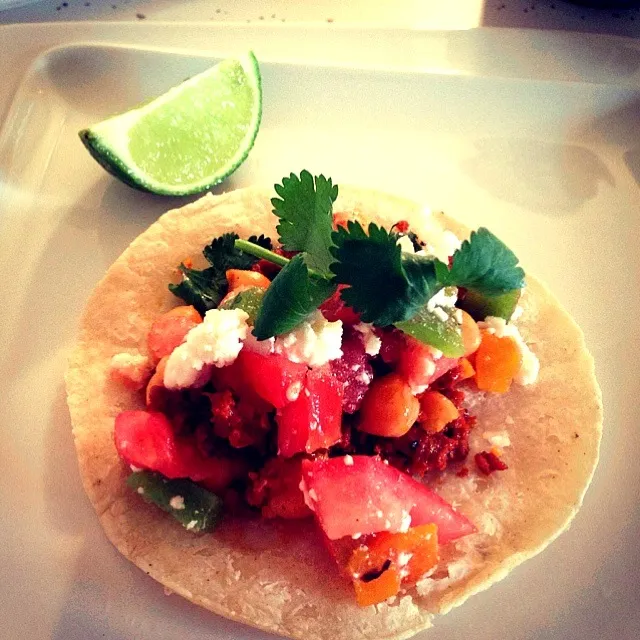 Chorizo taco with a garbanzo bean tomato queso fresco and cilantro salsa|Diana Jezさん