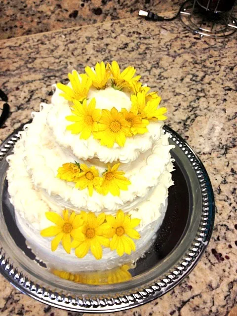 Lemon cake with a vanilla buttercream frosting|Diana Jezさん