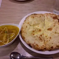 Snapdishの料理写真:かぼちゃチキンカレー、クリームチーズナン|みっこさん