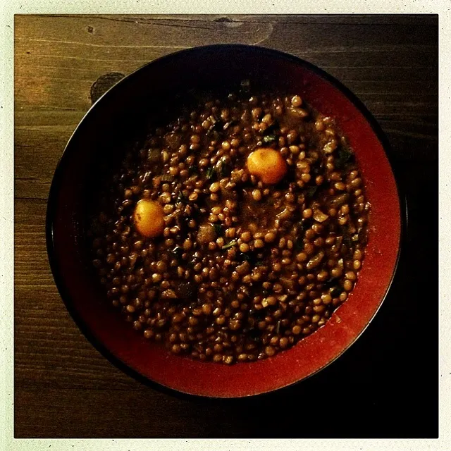 SERANO. GARLIC. SPRING ONION. KUMQUAT. CUMIN. PIMENTON. PARSLEY. LENTIL|GREG ARNOLDさん