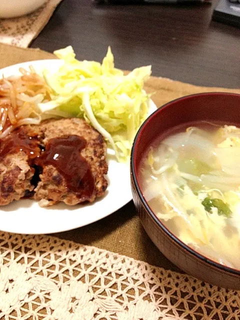 ハンバーグ＊もやしとセロリと卵のスープ|アキさん