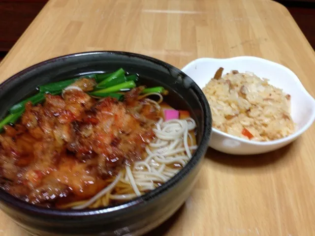 キムタクご飯（キムチと沢庵）と由比桜えびのかき揚げ•更科そば|まさとさん