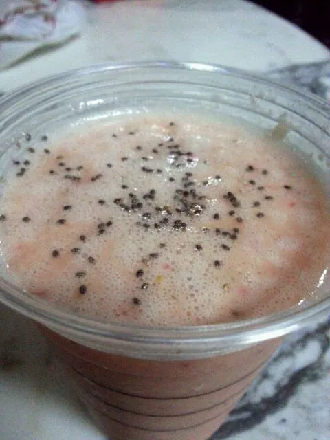 Snapdishの料理写真:Banana + strawberries + grapefruit smoothies wit a dash of chia seeds|cindy poeさん