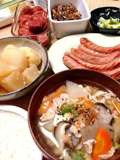 Snapdishの料理写真:豚汁 大根ときたあかりの煮物 ソーセージ 発芽米|中町さん